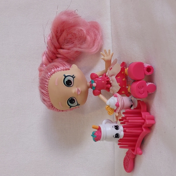 Shopkins Shoppie Lucy Smoothie doll includes Ruthie Smoothie and Pamela Parfait - Picture 2 of 6